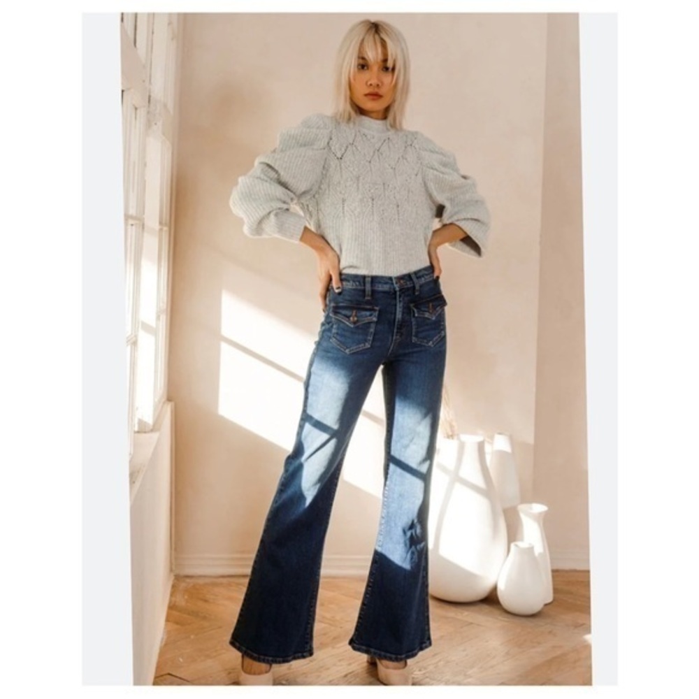 Sneak Peek High Rise Medium Washed Wide Flare Leg Stretch Jeans Size 7- 28 Waist